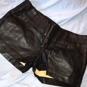 🏳️ NWT Faux Leather Shorts — Size 7
